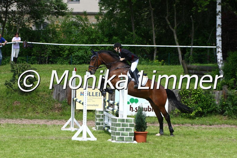 005M4974_Landettos Tabiroe_L Springen.JPG